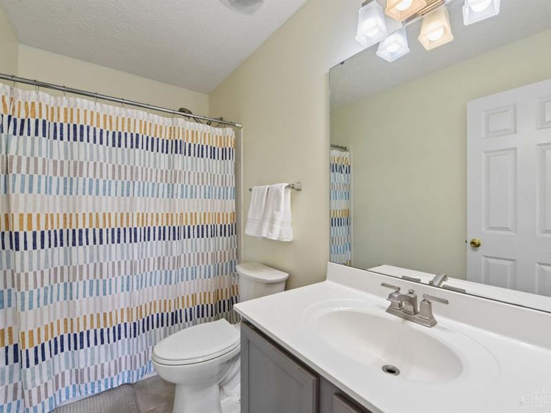 4869 Kleeman Green Drive, Cincinnati, OH 45211 Photo 33