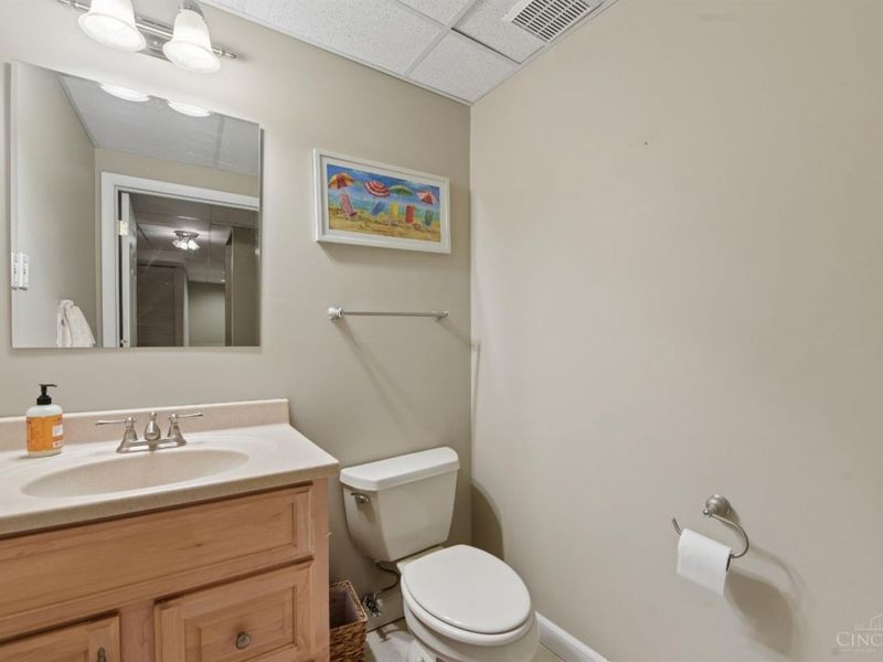 4869 Kleeman Green Drive, Cincinnati, OH 45211 Photo 39
