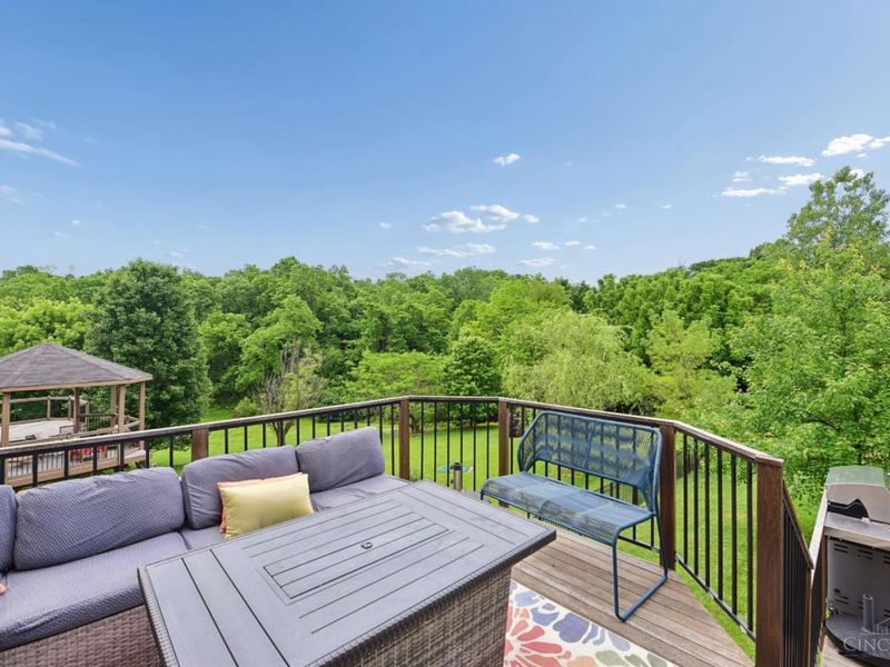 4869 Kleeman Green Drive, Cincinnati, OH 45211 Photo 42