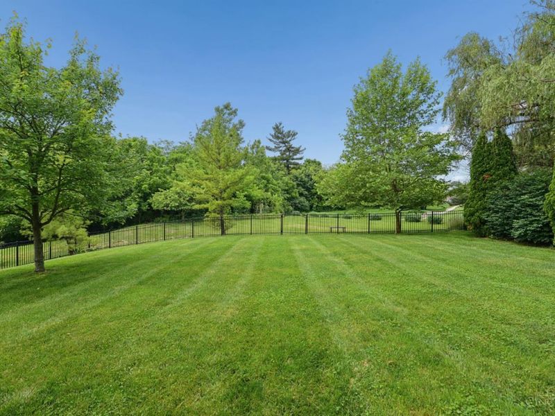 4869 Kleeman Green Drive, Cincinnati, OH 45211 Photo 45