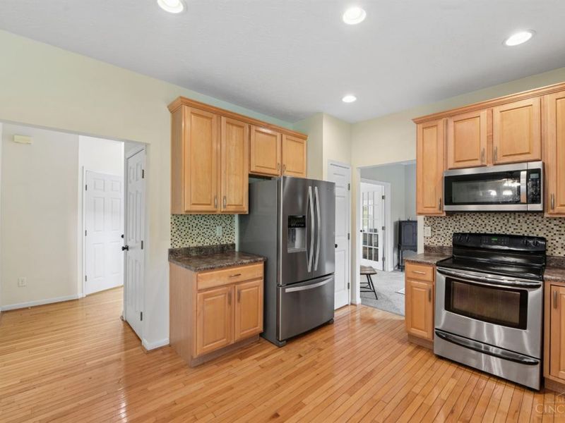 4869 Kleeman Green Drive, Cincinnati, OH 45211 Photo 6