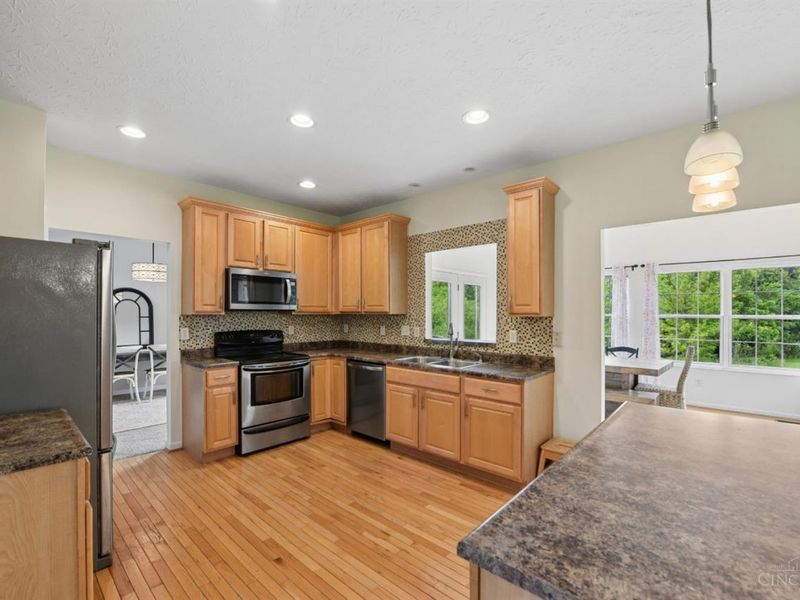 4869 Kleeman Green Drive, Cincinnati, OH 45211 Photo 7