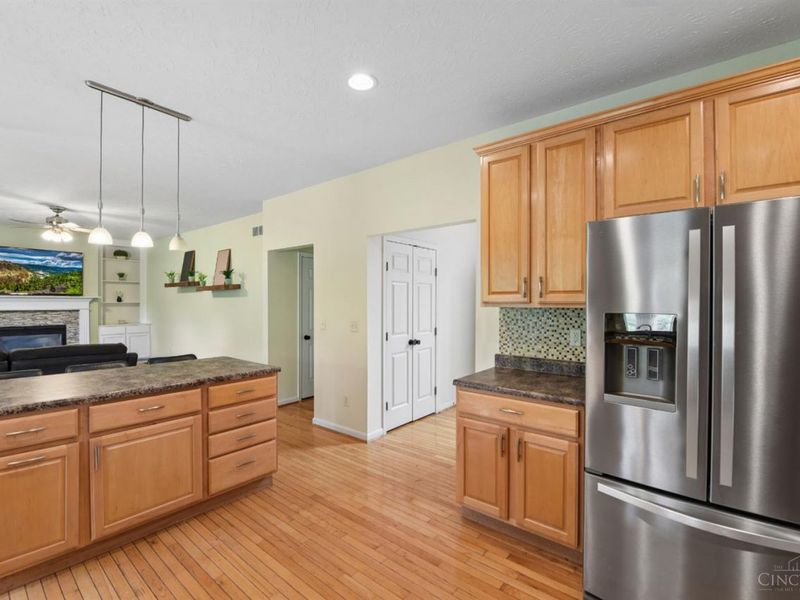 4869 Kleeman Green Drive, Cincinnati, OH 45211 Photo 8