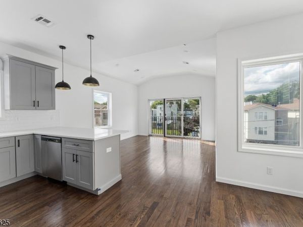 910 Bergen St, Unit 2, Newark, NJ 07112