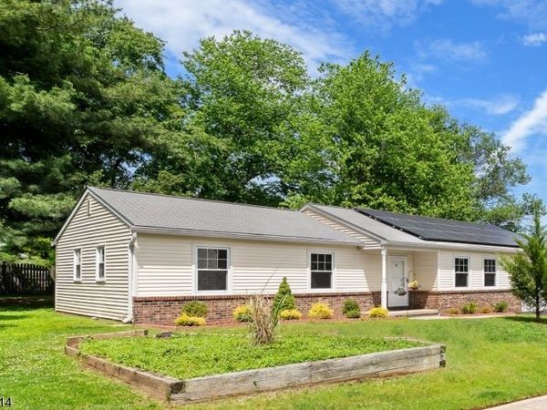 4 Dorothea Ter, Lawrence, NJ 08648