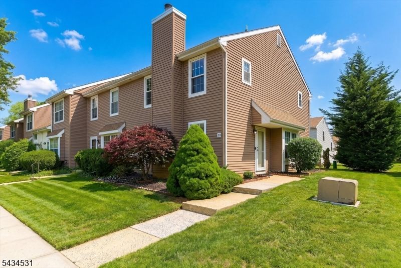 39 Canterbury Cir, Franklin, NJ 08873 Main Photo