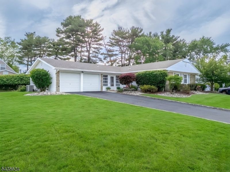 117 Idolstone Ln, Aberdeen, NJ 07747 Main Photo