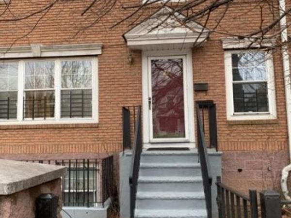 21 Holland St, Newark, NJ 07103
