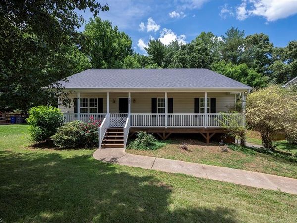 720 Wallridge Drive , Winston-Salem, NC 27106