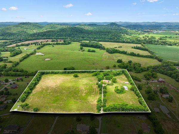20 Riverbend Ln , Carthage, TN 37030