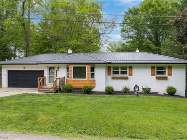 8496 Shadyview Avenue NW, Clinton, OH 44216