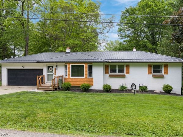 8496 Shadyview Avenue NW, Clinton, OH 44216