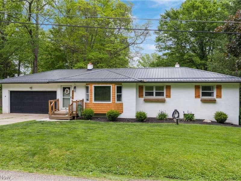 8496 Shadyview Avenue NW, Clinton, OH 44216 Photo 1