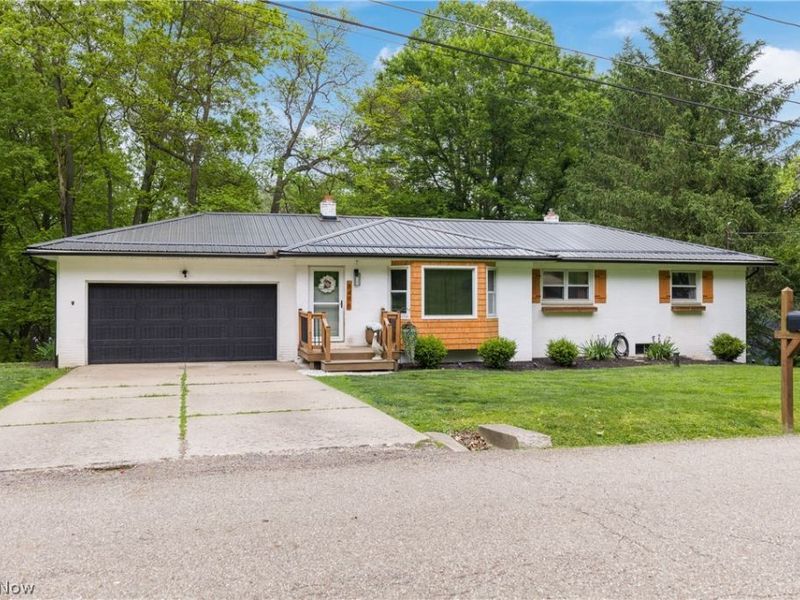 8496 Shadyview Avenue NW, Clinton, OH 44216 Photo 2