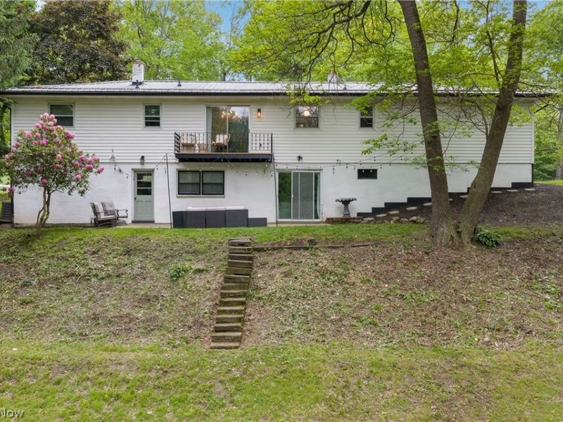 8496 Shadyview Avenue NW, Clinton, OH 44216 Photo 3