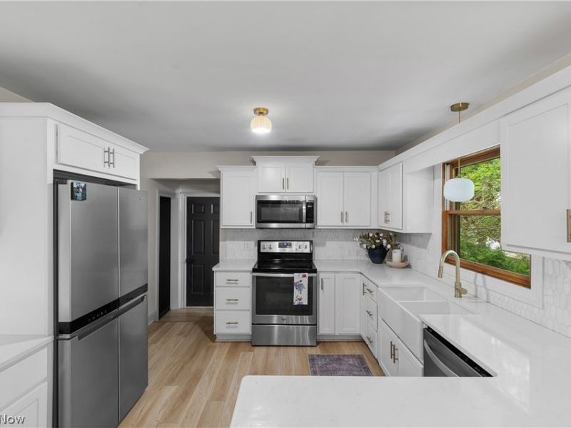 8496 Shadyview Avenue NW, Clinton, OH 44216 Photo 6