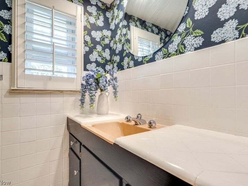 22212 E Byron Road , Shaker Heights, OH 44122 Photo 11