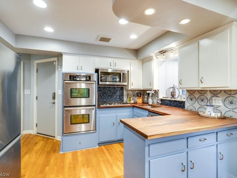 22212 E Byron Road , Shaker Heights, OH 44122 Photo 18