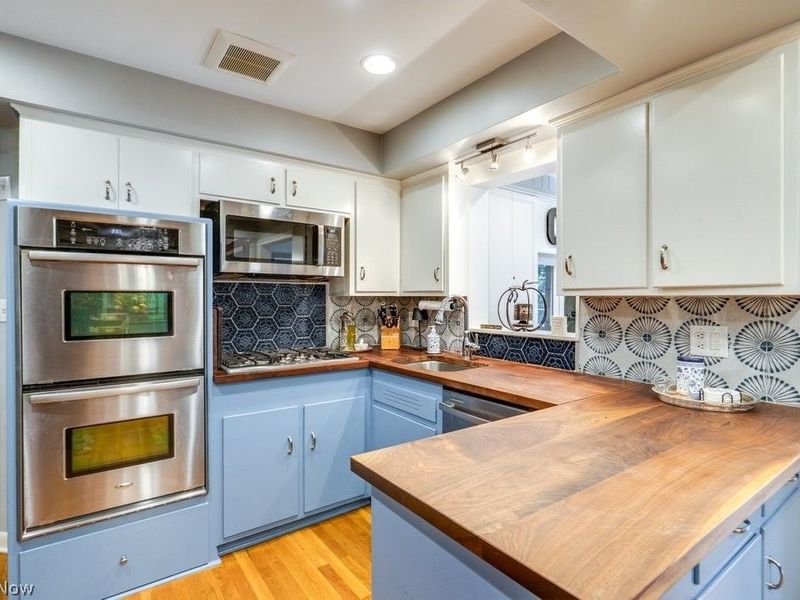 22212 E Byron Road , Shaker Heights, OH 44122 Photo 20