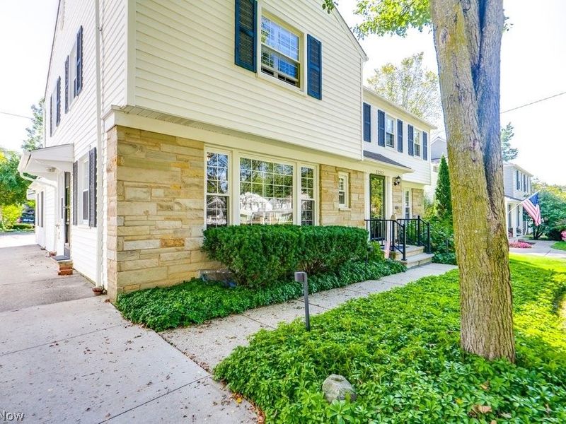 22212 E Byron Road , Shaker Heights, OH 44122 Photo 3