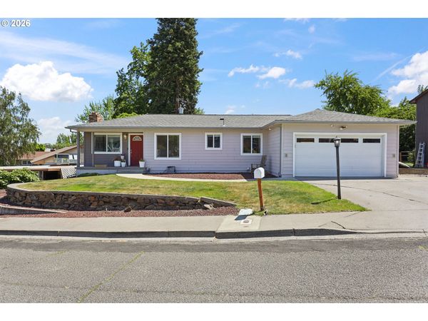 705 E 21ST PL, The Dalles, OR 97058