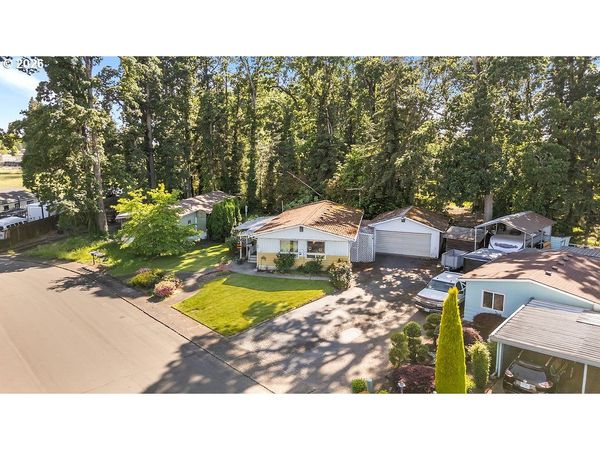 11847 CHATEAU NE DR, Woodburn, OR 97071