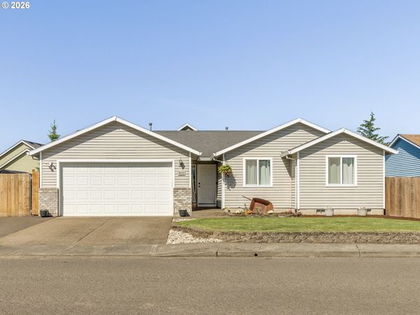 810 COLUMBIA DR, Molalla, OR 97038