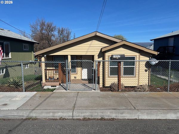1207 E 10th, The Dalles, OR 97058