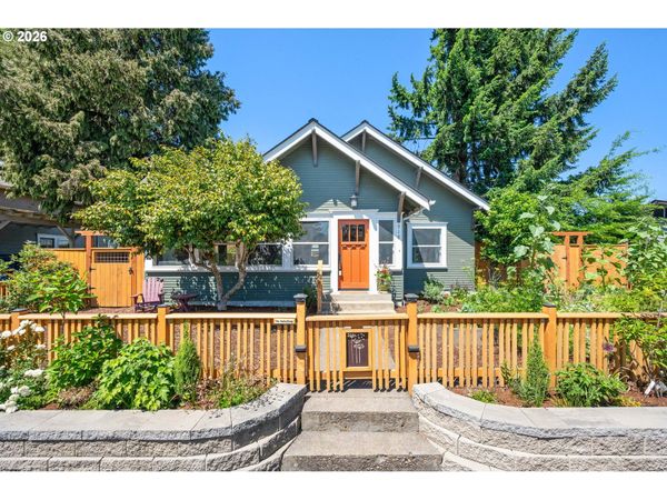 918 C ST, Springfield, OR 97477