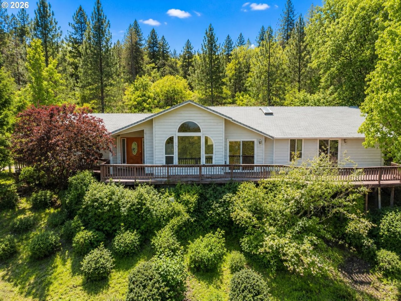 182 Eagle View Dr, Grants Pass, OR 97527 Main Photo