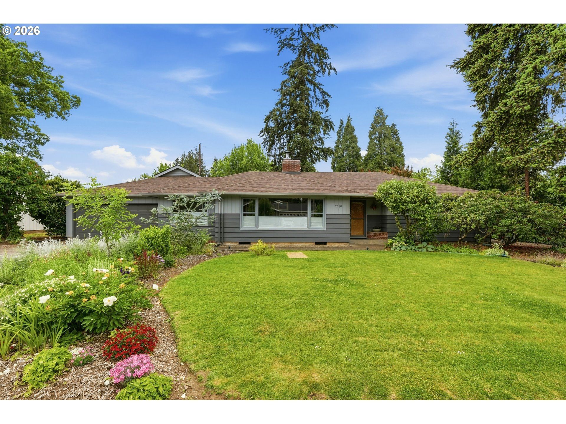 2530 Sharon Way, Eugene, OR 97401 Main Photo