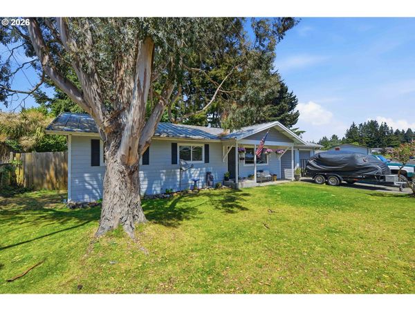 3854 VISTA DR, North Bend, OR 97459