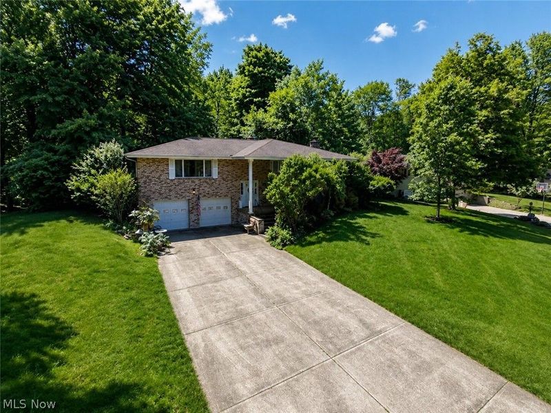 3856 Moonglo Street NW, Uniontown, OH 44685 Photo 2