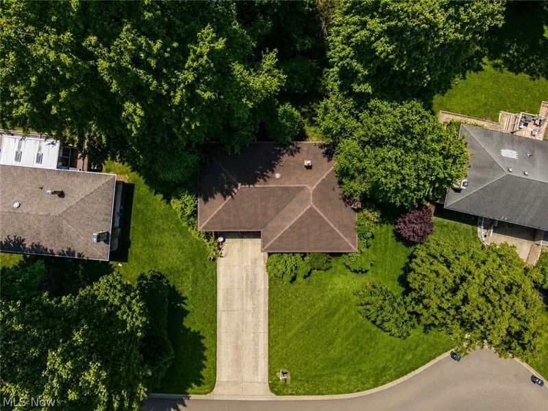 3856 Moonglo Street NW, Uniontown, OH 44685 Photo 3