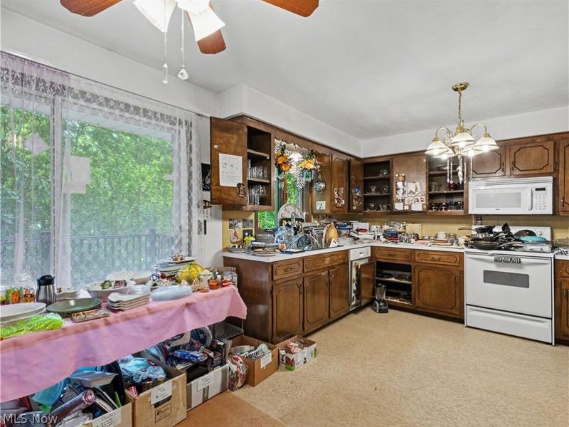 3856 Moonglo Street NW, Uniontown, OH 44685 Photo 8