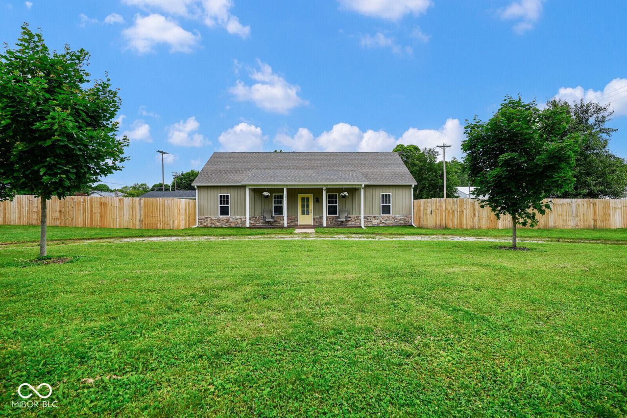 102 E 5th Street, Carthage, IN 46115 Main Photo