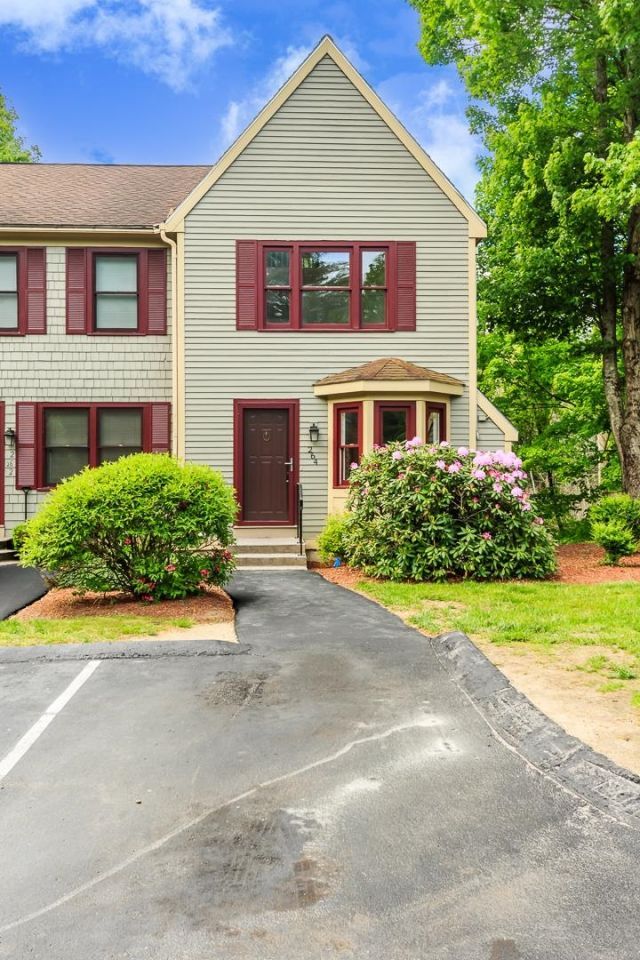 264 Bartemus Trail, Nashua, NH 03063 Main Photo
