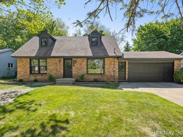 5249 Newcastle Drive SE, Kentwood, MI 49508