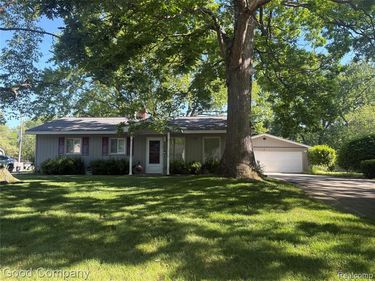 6284 Woodsdale Drive, Grand Blanc Twp, MI 48439