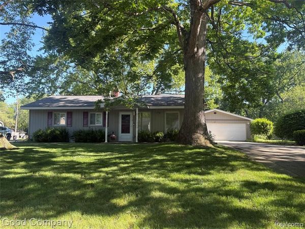 6284 Woodsdale Drive, Grand Blanc Twp, MI 48439