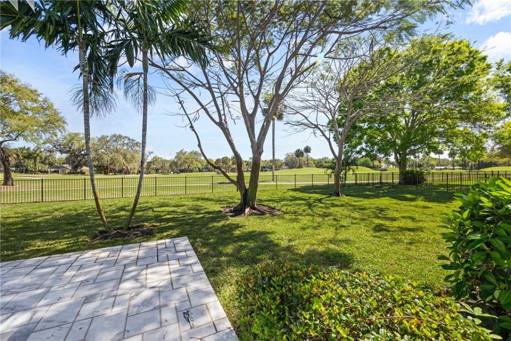 2506 Fairway Drive, Vero Beach, FL 32960 Photo