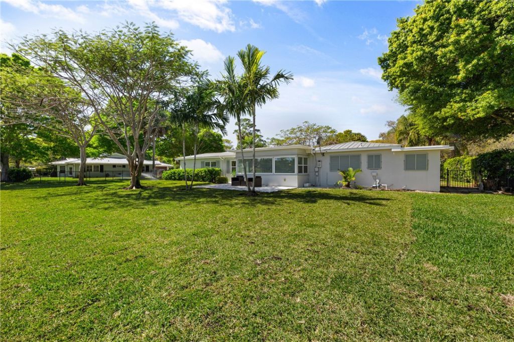 2506 Fairway Drive, Vero Beach, FL 32960 Photo