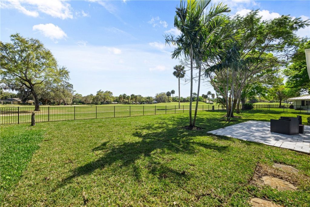 2506 Fairway Drive, Vero Beach, FL 32960 Photo
