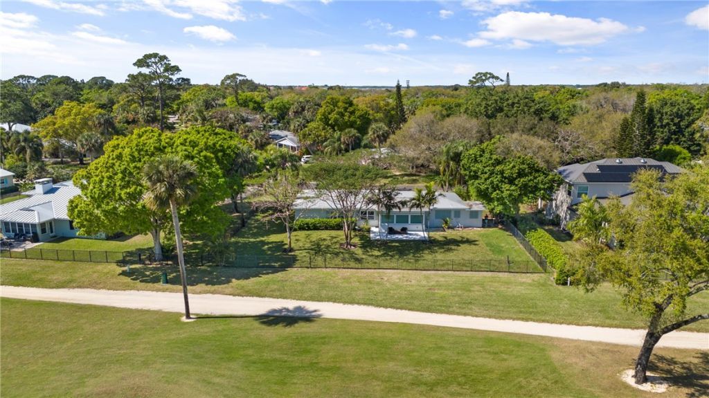 2506 Fairway Drive, Vero Beach, FL 32960 Photo