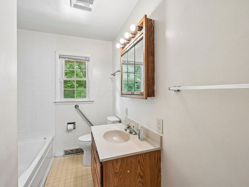 476 Clark State Road , Columbus, OH 43230 Photo 16