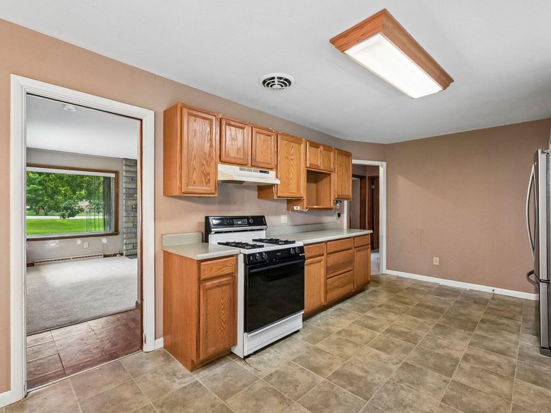 476 Clark State Road , Columbus, OH 43230 Photo 8