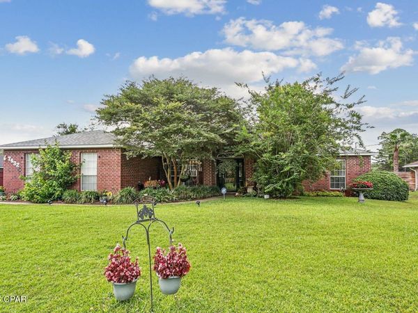 7432 Brewster Street , Navarre, FL 32566