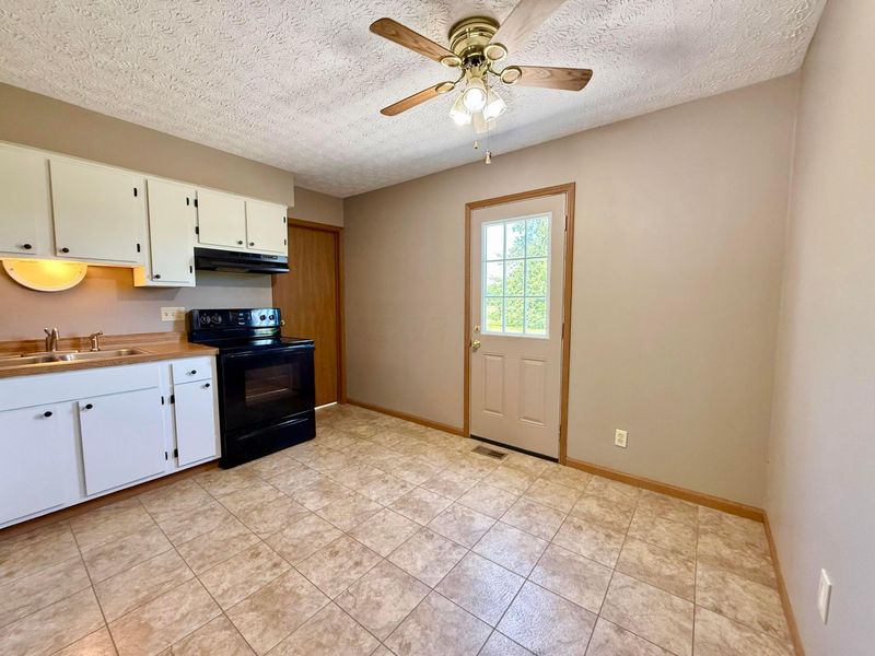 988 Kirkwood Drive , West Jefferson, OH 43162 Photo 12