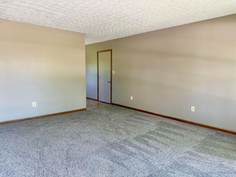 988 Kirkwood Drive , West Jefferson, OH 43162 Photo 4