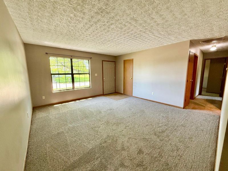 988 Kirkwood Drive , West Jefferson, OH 43162 Photo 7